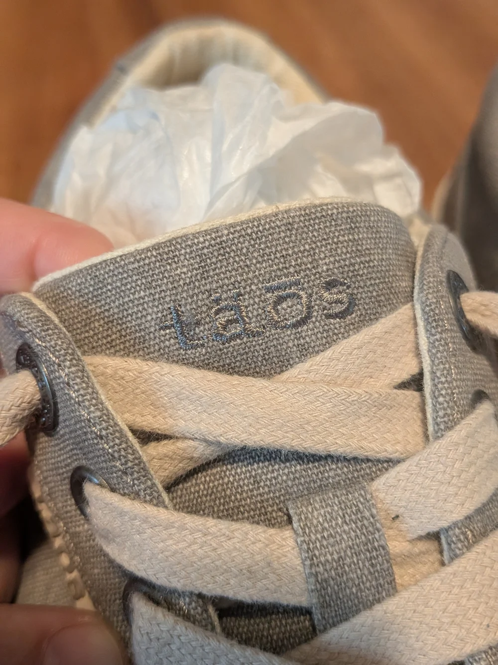 Taos Footwear Gray Canvas Low-Top Sneakers with Cream Laces 7W - Picture 10 of 10